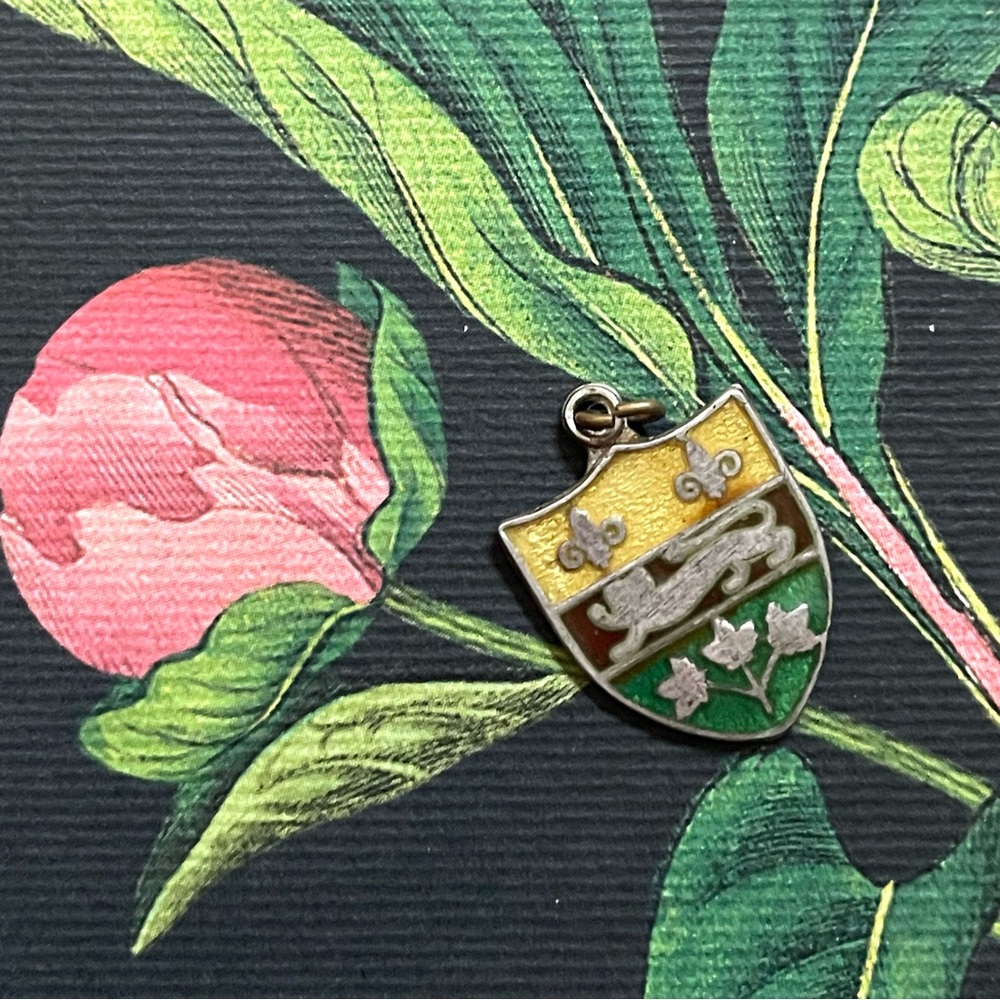 Vintage enamel & silver metal Quebec coat of arms pendant/charm lion passant - Picture 2 of 3